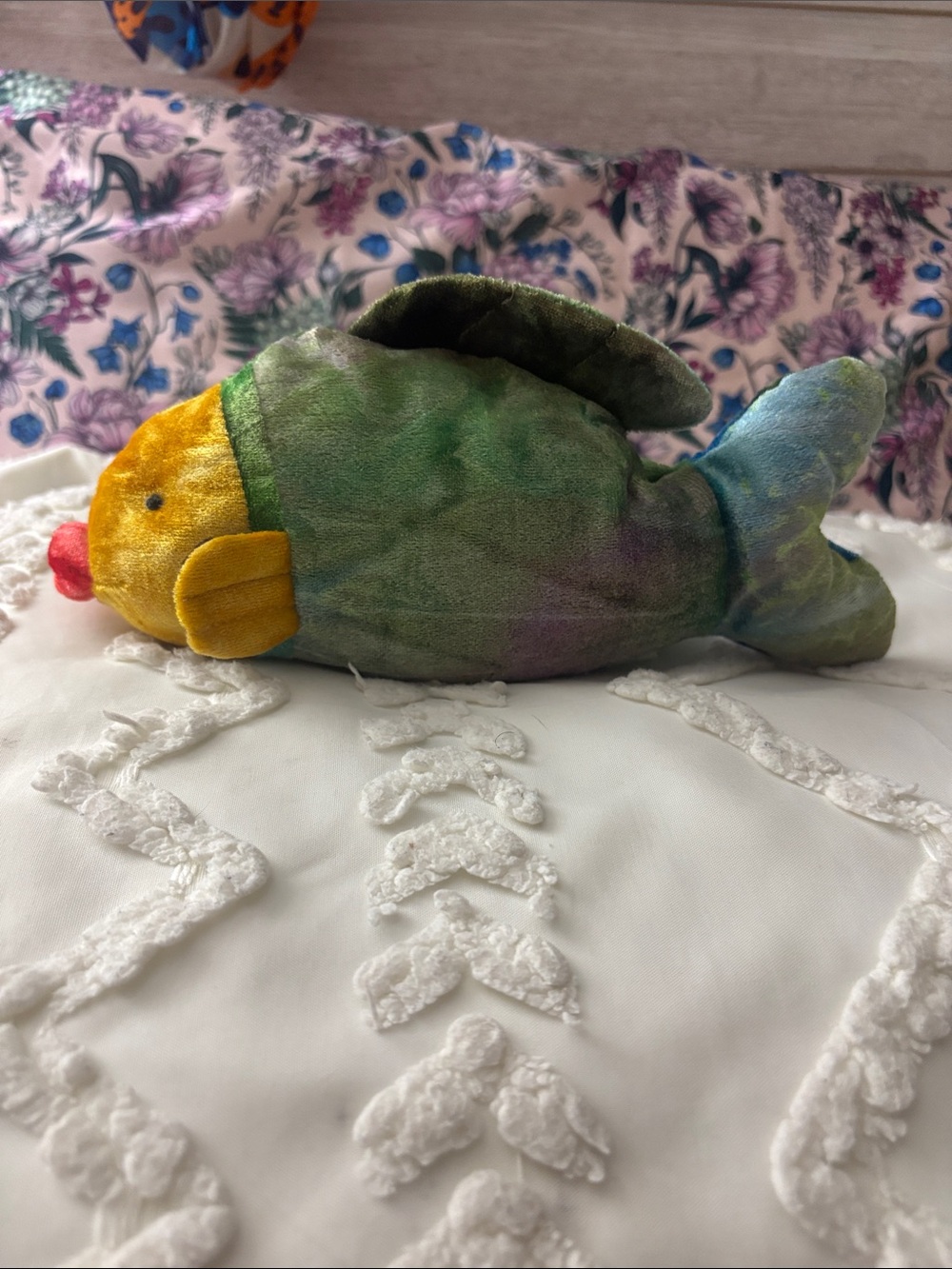 Puckers- plush Multicolor Fish Toy - Green and Yellow